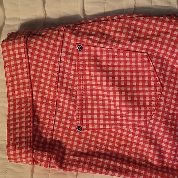 HUE coral and white check ankle length leggings. - Picture 4 of 4